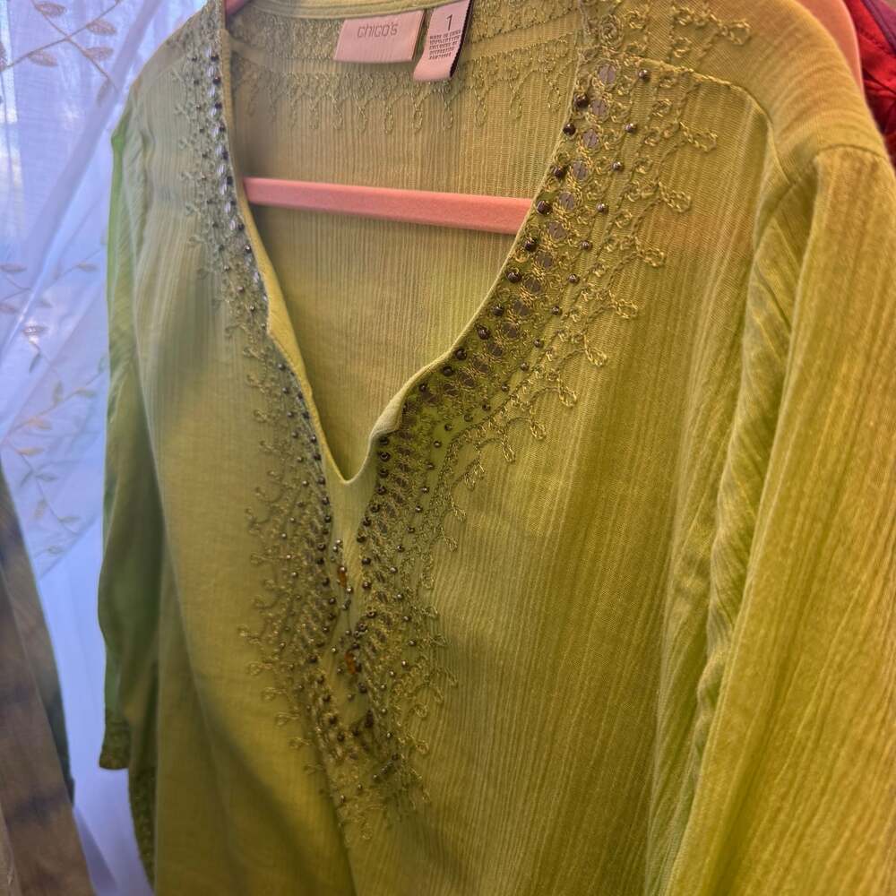 Chicos NWOT Drama Embellished Long Sleeve Tunic Soft Lime Size 1